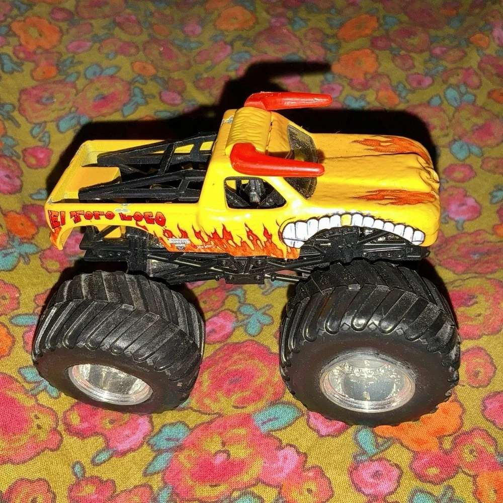 El Toro Loco Hot Wheels Monster Jam 1:64 scale Yellow Orange Red Bull Horns